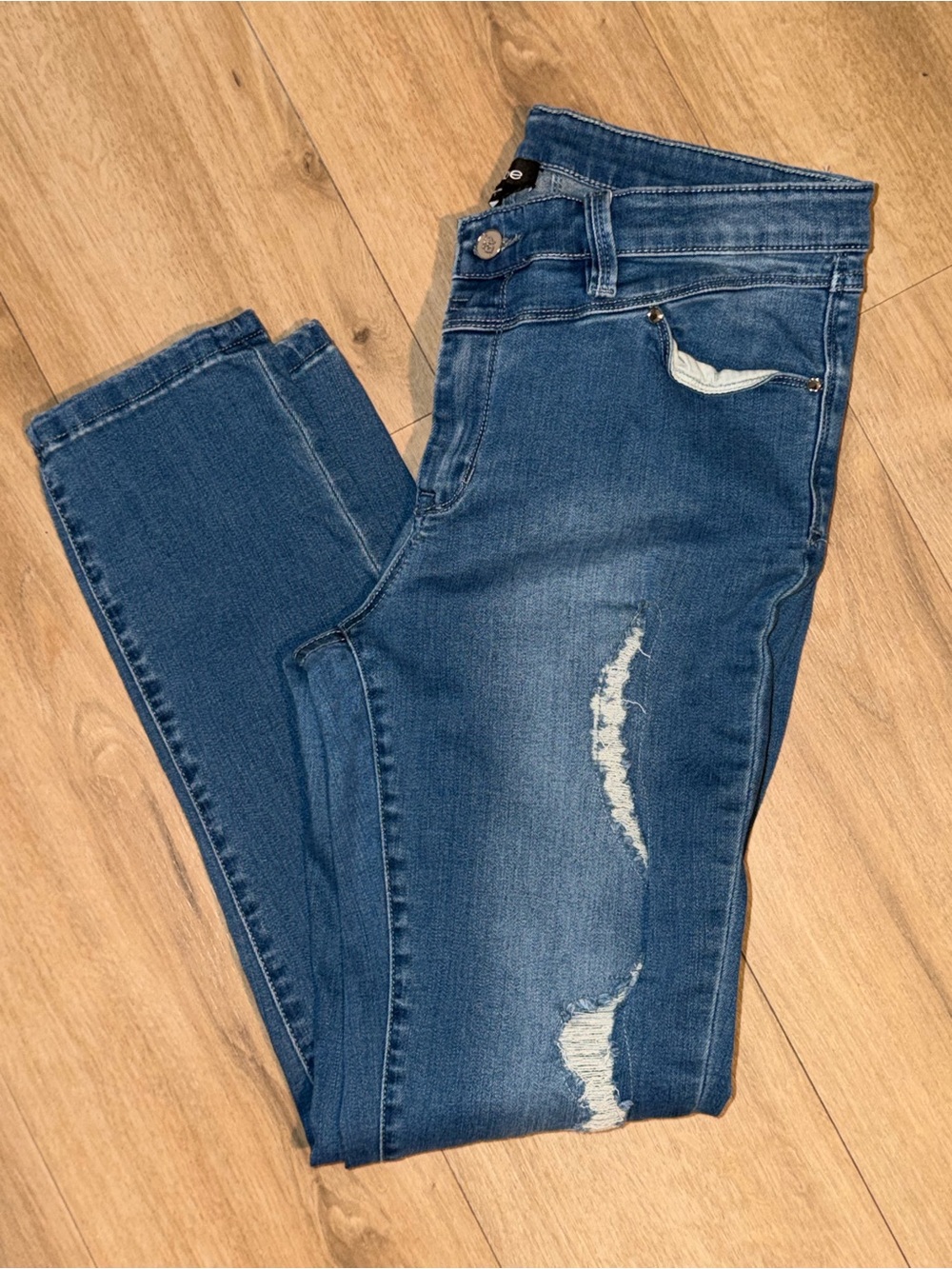 Bebe Classic Blue Distressed Women’s Skinny Jeans